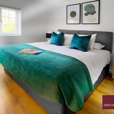 Wokingham - 2 Bed Modern House - Parking Appartement Buitenkant foto