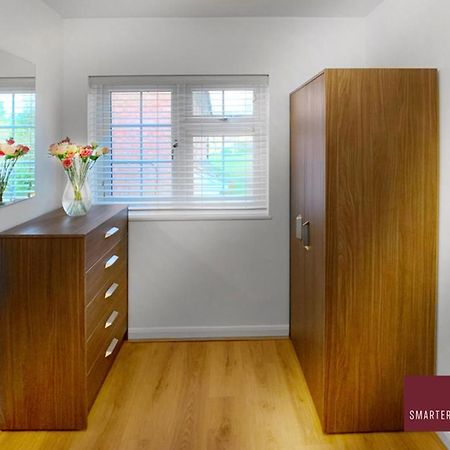 Wokingham - 2 Bed Modern House - Parking Appartement Buitenkant foto