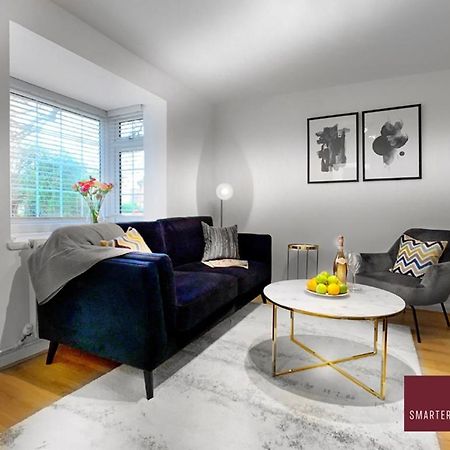 Wokingham - 2 Bed Modern House - Parking Appartement Buitenkant foto