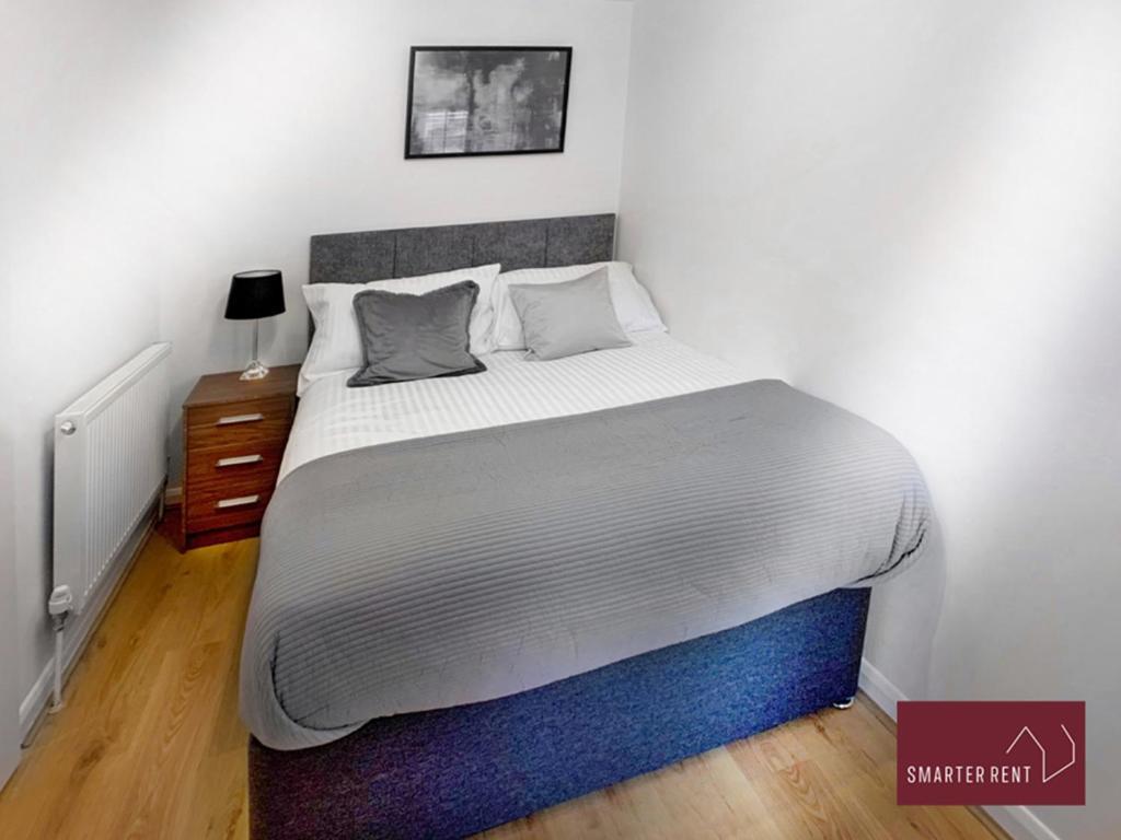 Wokingham - 2 Bed Modern House - Parking Appartement Buitenkant foto