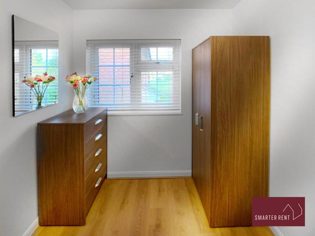 Wokingham - 2 Bed Modern House - Parking Appartement Buitenkant foto